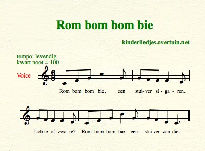 bladmuziek en muziek oud kinderliedje zingen met kleinkinderen kinderen rombombombie stuiver sigaren
